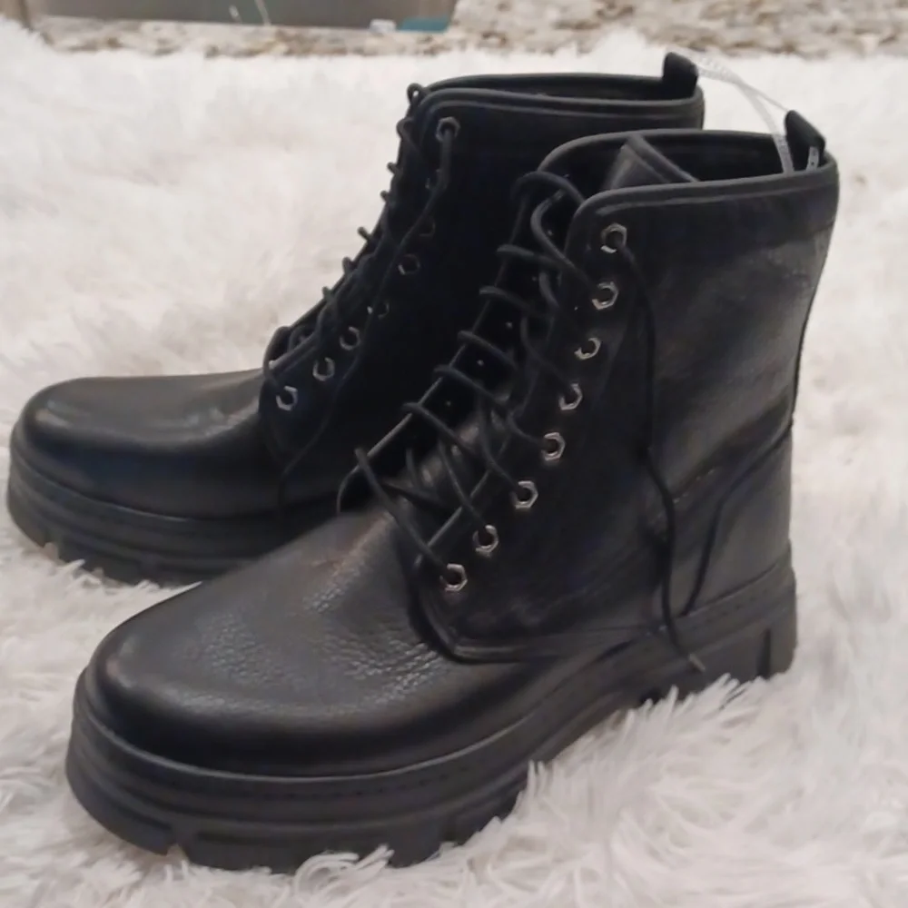 New UGG Men's Ankle Lace Up Boots Vibram Soles & Waterproof Black Leather